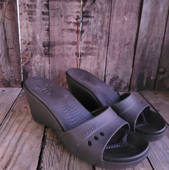 CROCS Shoes - Women's CROCS sandals. Size:9
